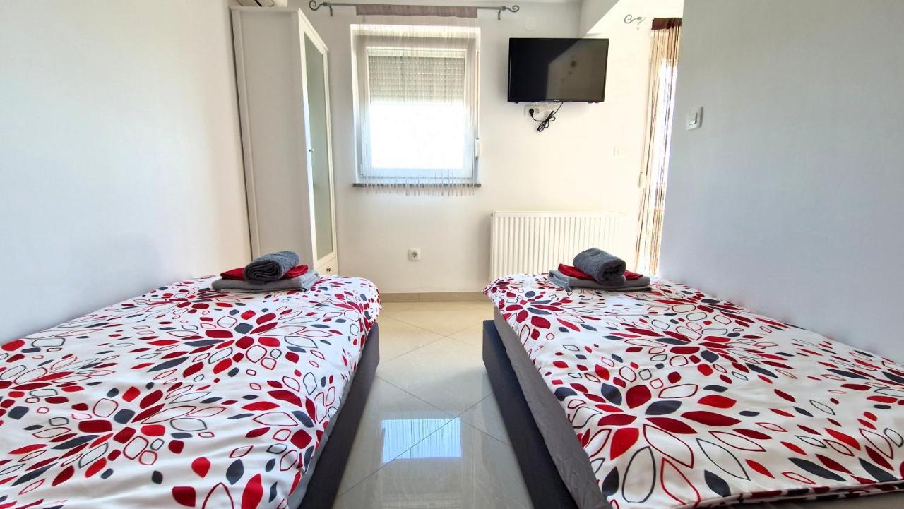 Apartments Pinezic Skrbcici Exterior photo